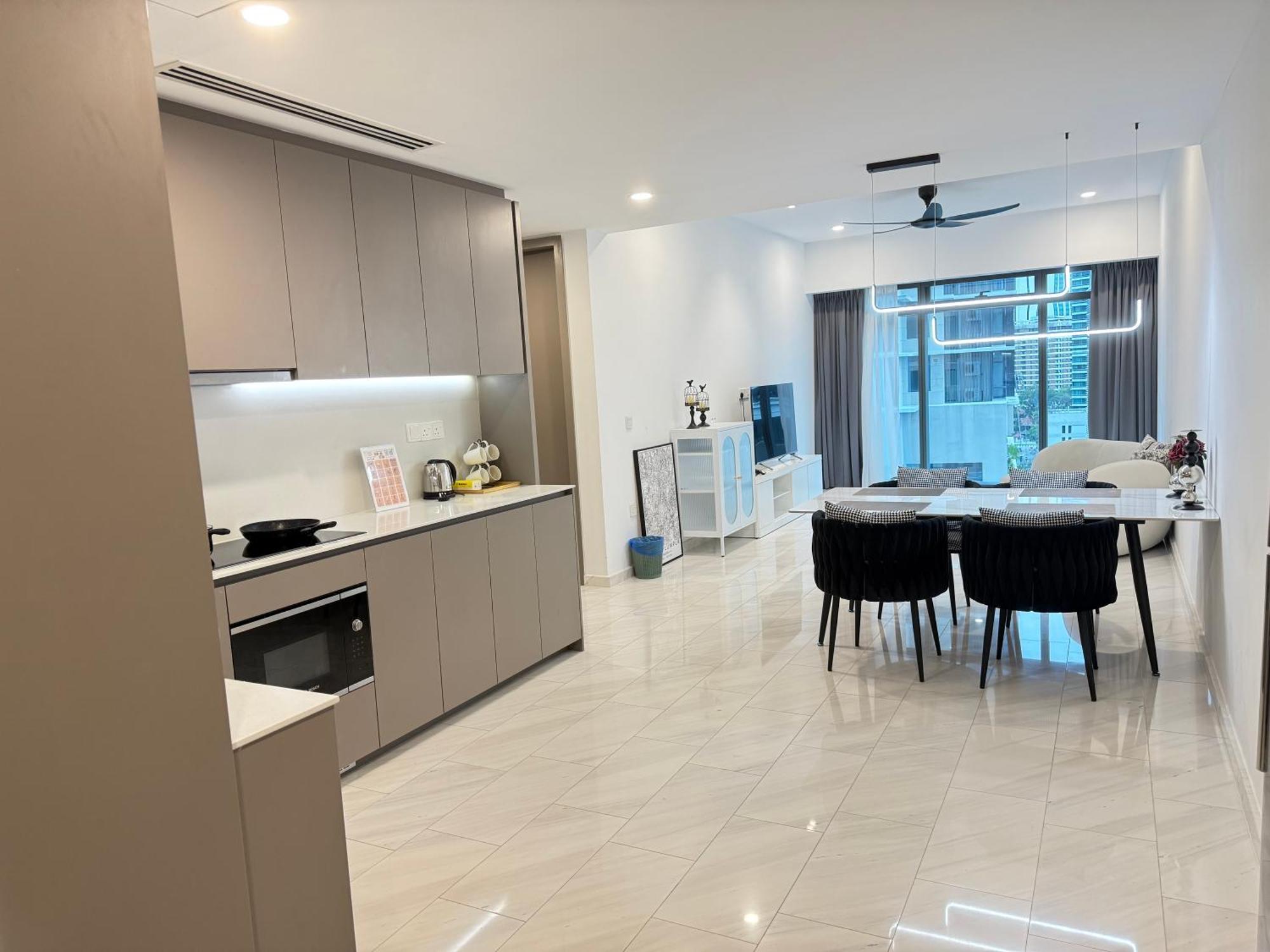Night At Eaton Residences Klcc Pangsapuri