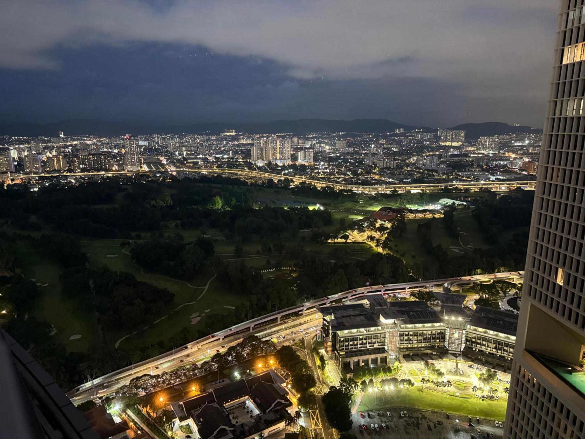 Night At Eaton Residences Klcc Pangsapuri Kuala Lumpur