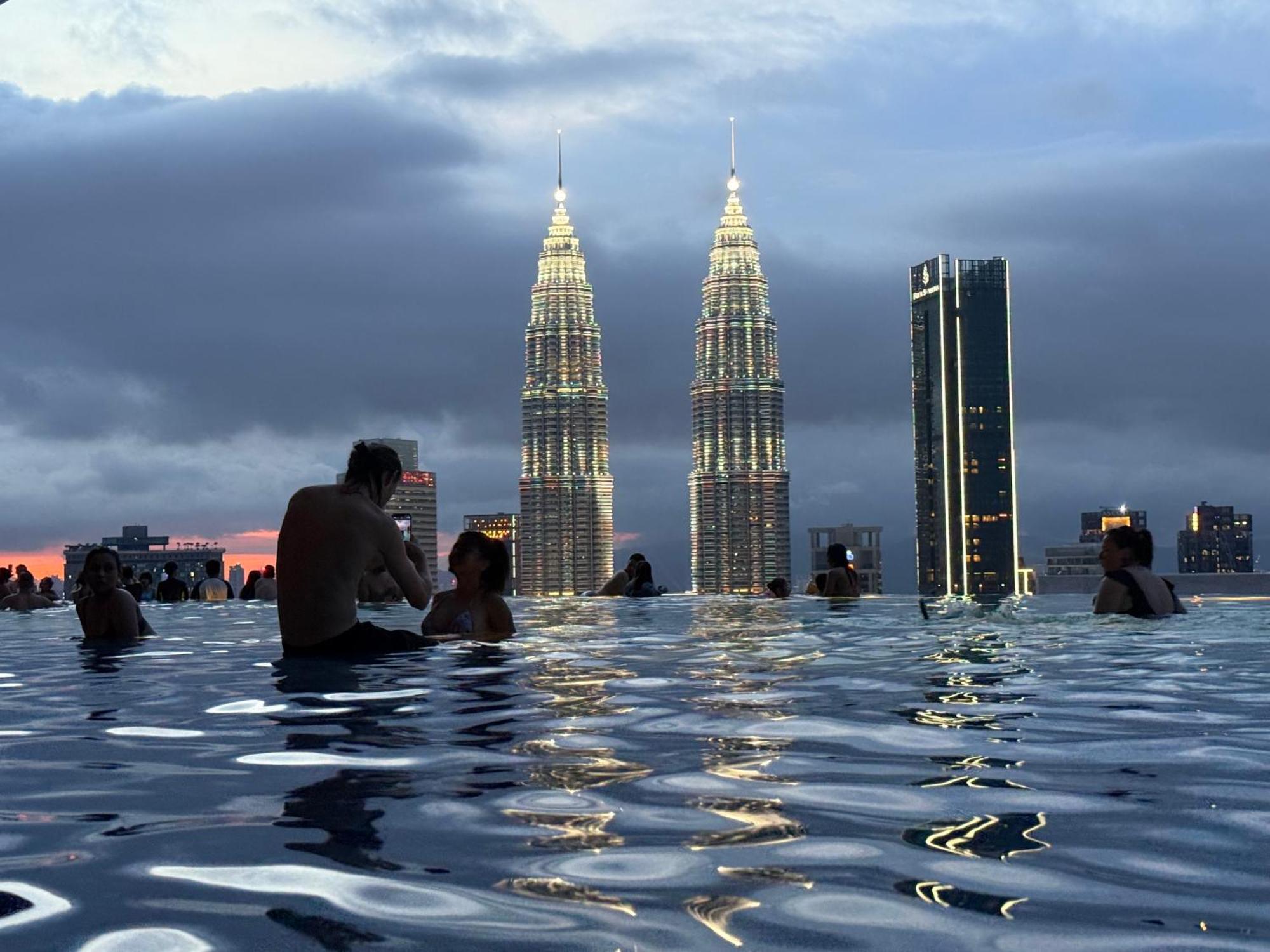 Night At Eaton Residences Klcc *