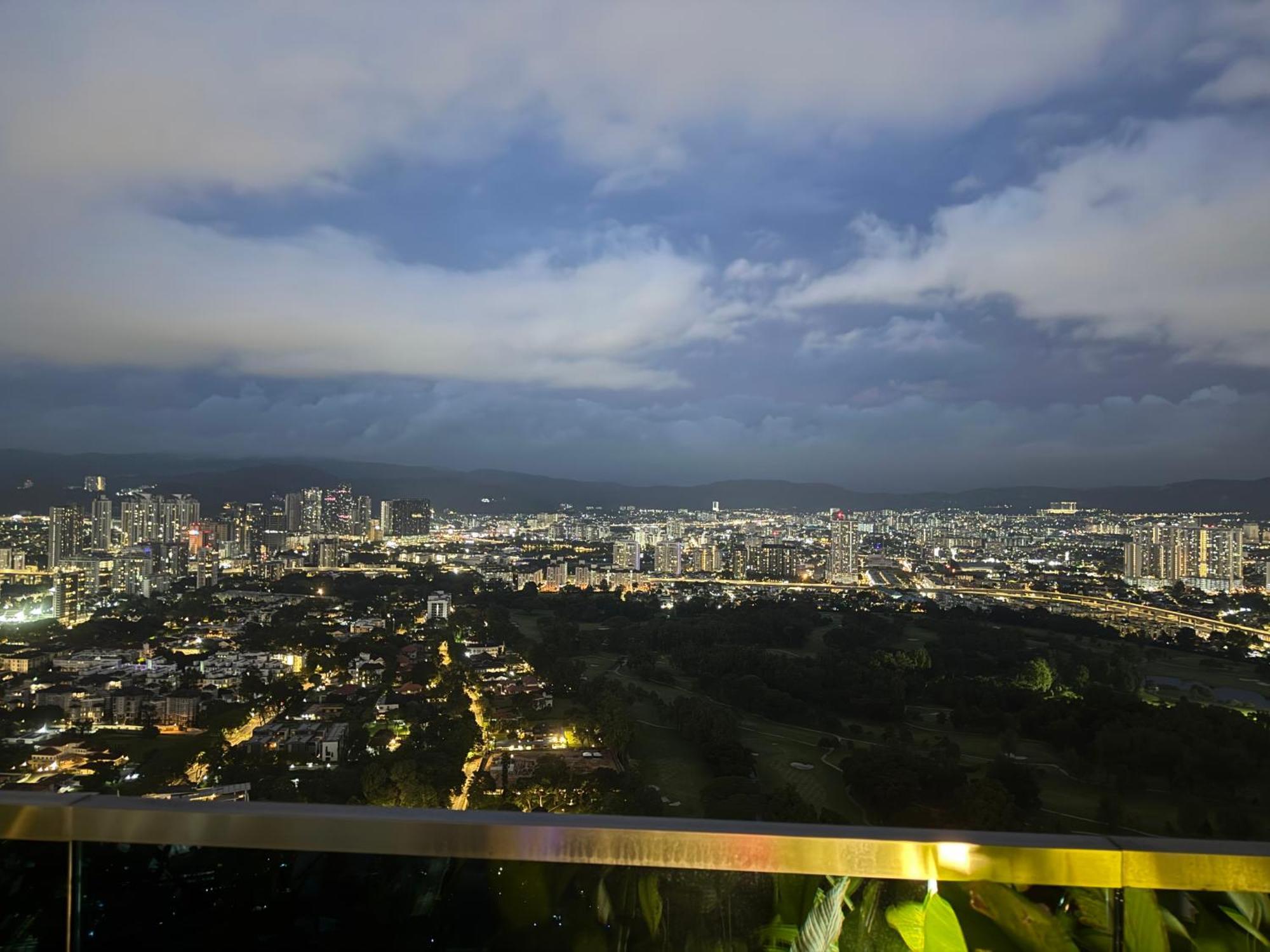 Night At Eaton Residences Klcc Pangsapuri Kuala Lumpur